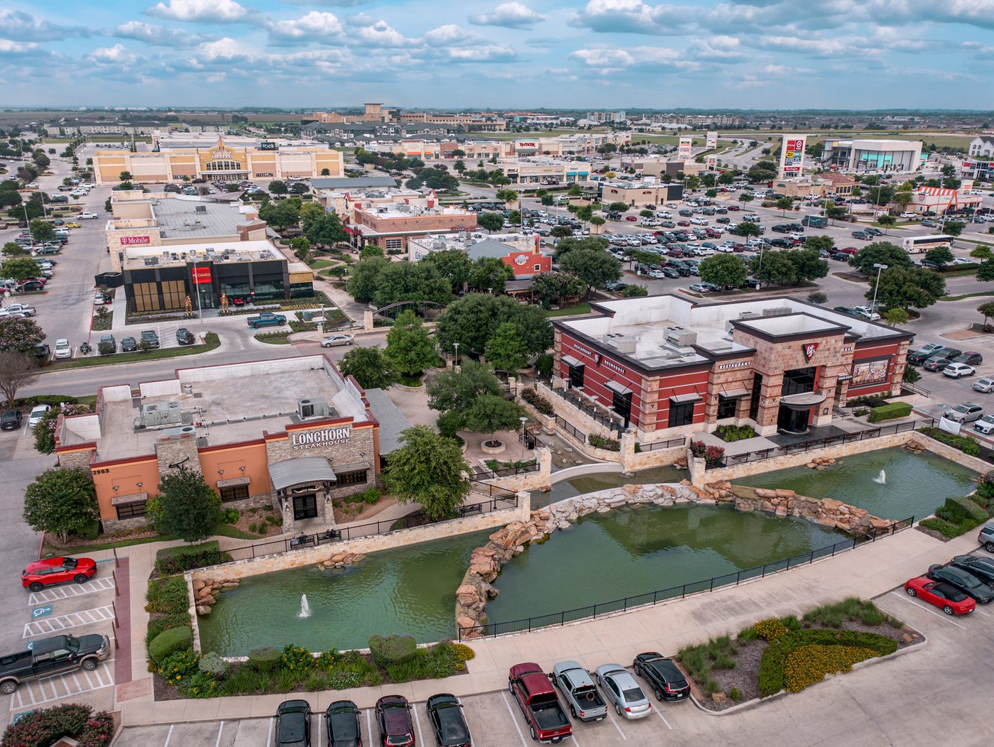 400-Acre Texas Center Adds Retailers