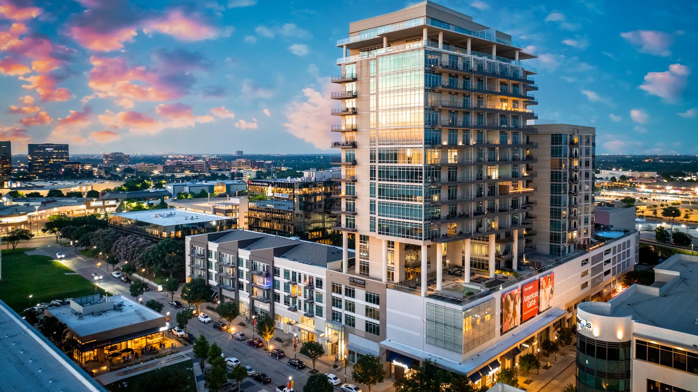 Dinerstein Buys 900 Apartments
