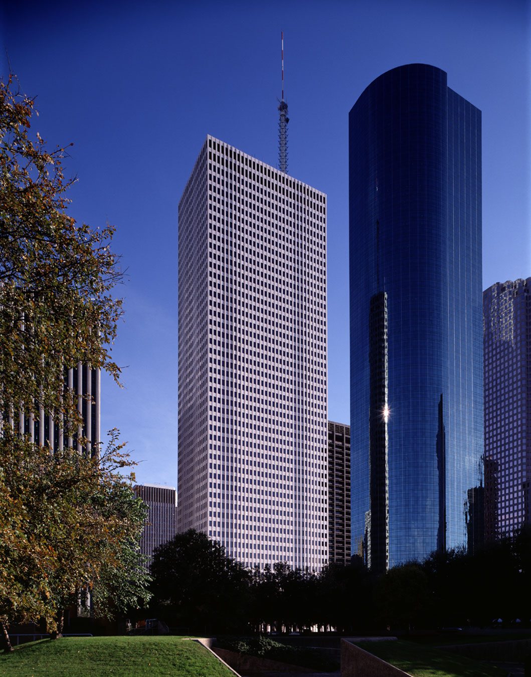 Houston Firm Moves HQ to 910 Louisiana, Market briefs